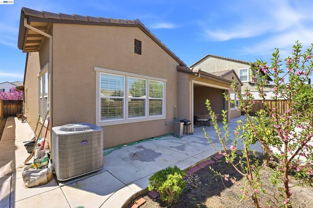 215 E Cara Ct, Mountain House, CA 95391