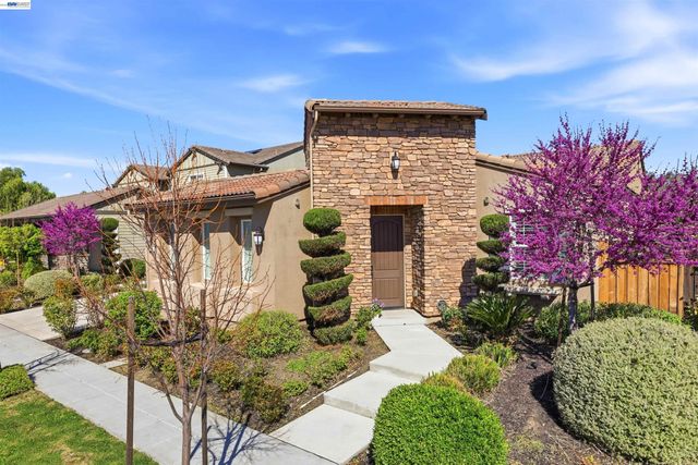 215 E Cara Ct, Mountain House, CA 95391