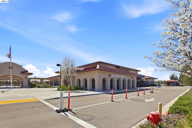 215 E Cara Ct, Mountain House, CA 95391