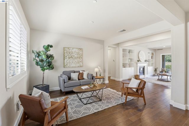 215 E Cara Ct, Mountain House, CA 95391