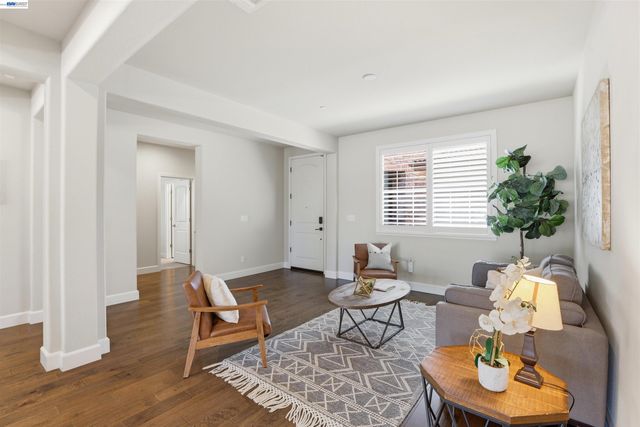 215 E Cara Ct, Mountain House, CA 95391