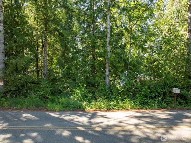 861 E Trails End Drive, Belfair, WA 98528