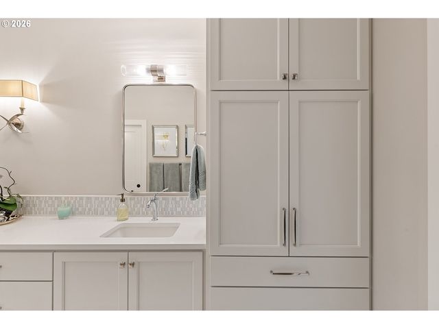 12601 Nw 41ST Ct, Vancouver, WA 98685