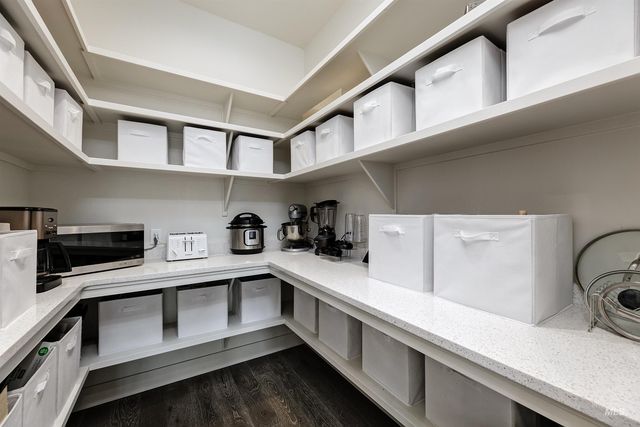 2480 W Iron Coop Street, Eagle, ID 83616