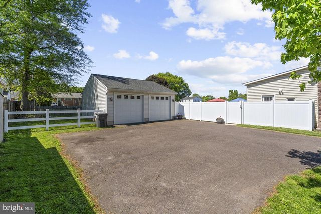 1209 N CHARLOTTE ST, Pottstown, PA 19464