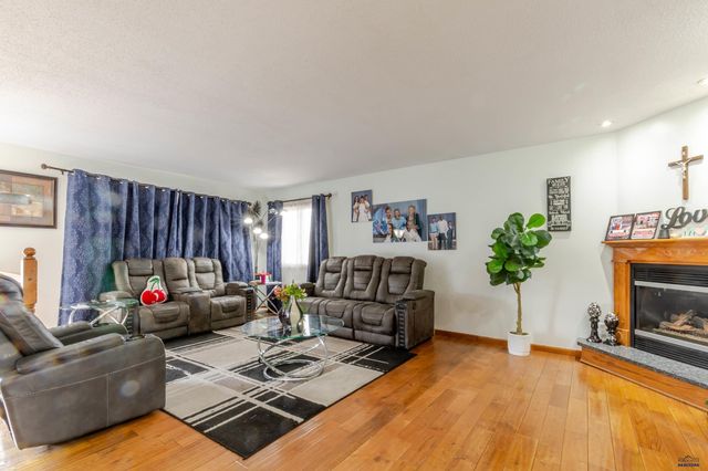 4158 WISCONSIN AVE, Rapid City, SD 57701