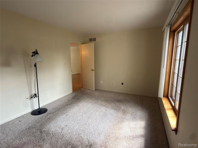 32972 Maple Lane Circle, Warren, MI 48093