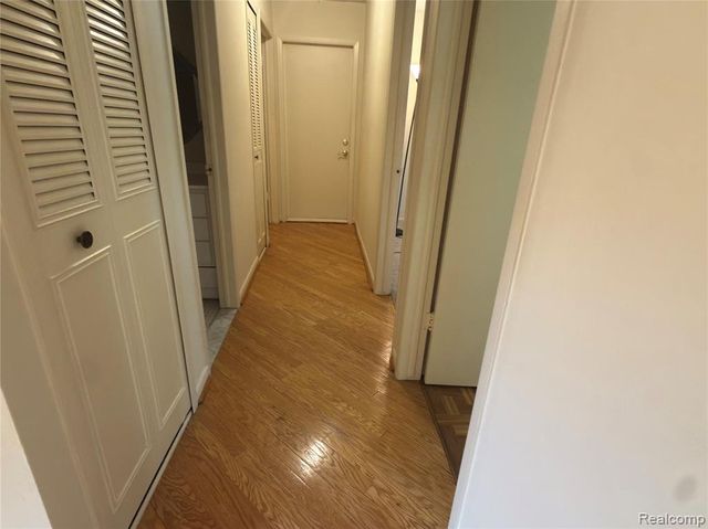 32972 Maple Lane Circle, Warren, MI 48093