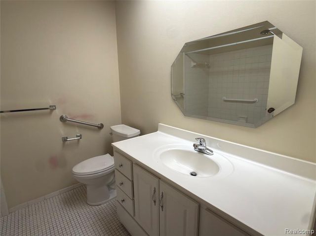 32972 Maple Lane Circle, Warren, MI 48093