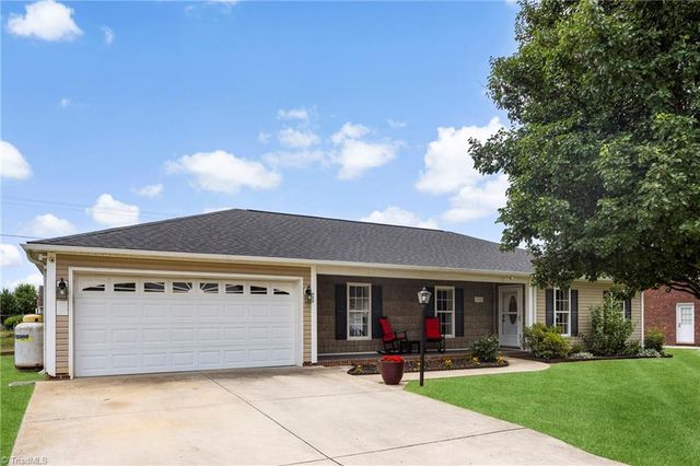 136 Meadowview Road, Mocksville, NC 27028