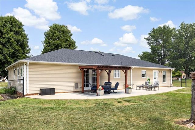 136 Meadowview Road, Mocksville, NC 27028