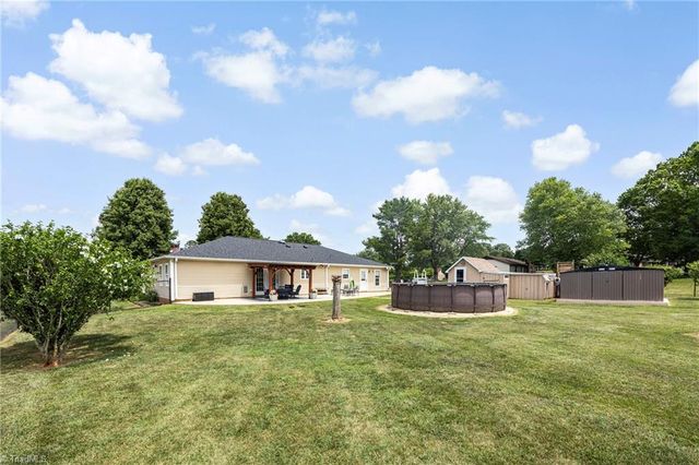 136 Meadowview Road, Mocksville, NC 27028