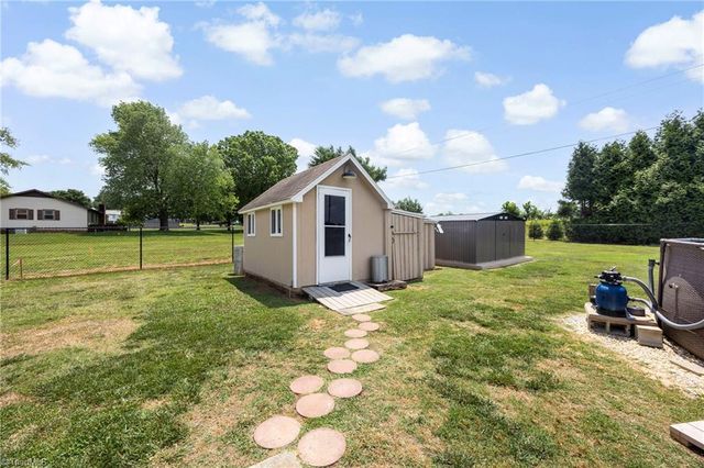 136 Meadowview Road, Mocksville, NC 27028