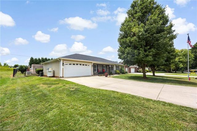 136 Meadowview Road, Mocksville, NC 27028
