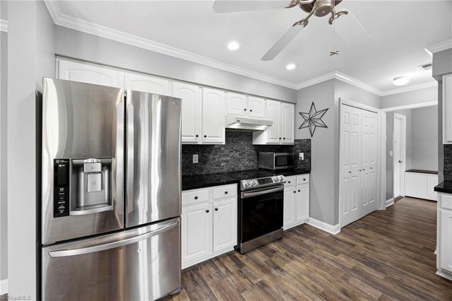 136 Meadowview Road, Mocksville, NC 27028