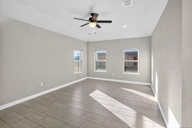 132 Medium Meadow, Lytle, TX 78052