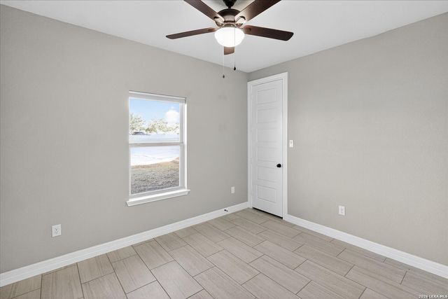 132 Medium Meadow, Lytle, TX 78052