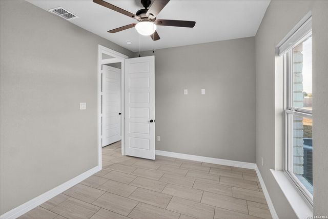 132 Medium Meadow, Lytle, TX 78052