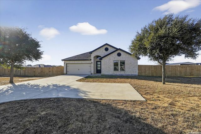 132 Medium Meadow, Lytle, TX 78052