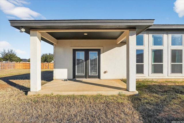 132 Medium Meadow, Lytle, TX 78052