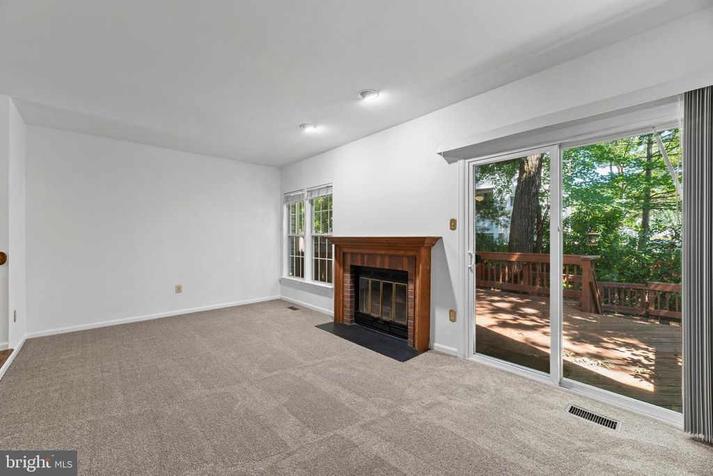 Image 11 of property listing at 700 LIONS GATE LN, Odenton, MD 21113