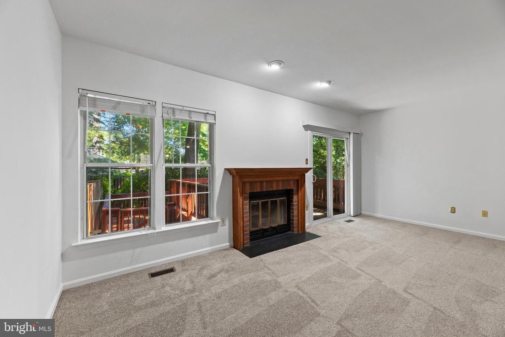 Image 12 of property listing at 700 LIONS GATE LN, Odenton, MD 21113