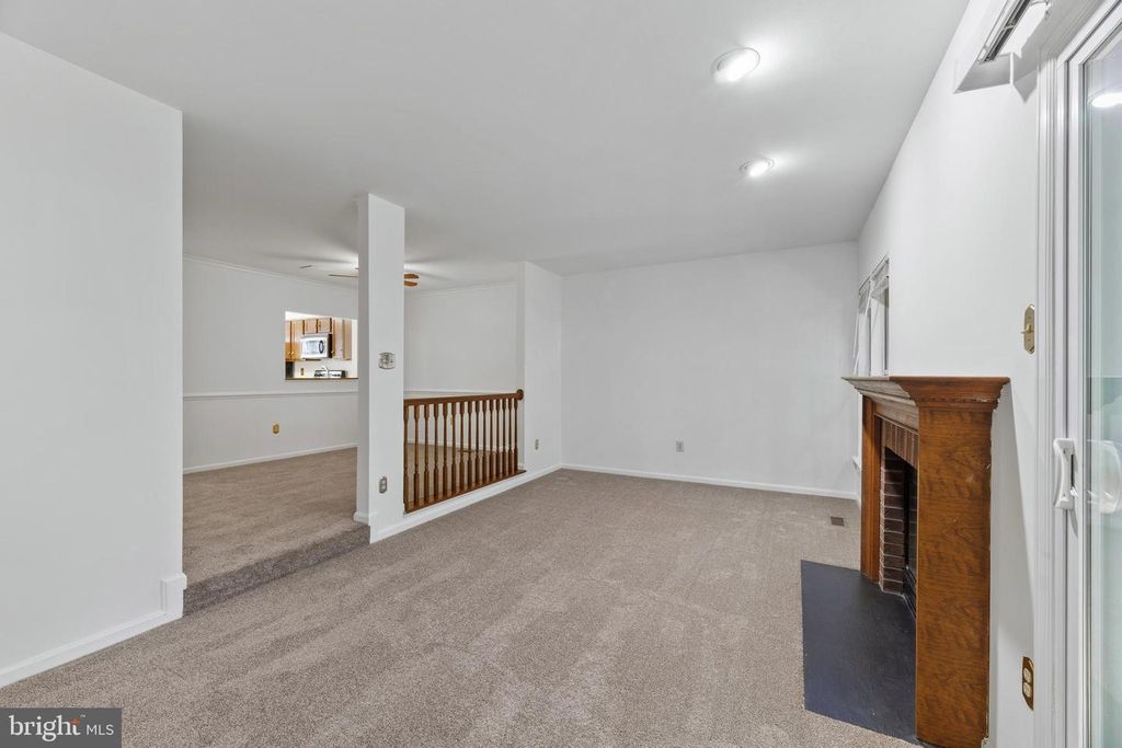 Image 14 of property listing at 700 LIONS GATE LN, Odenton, MD 21113