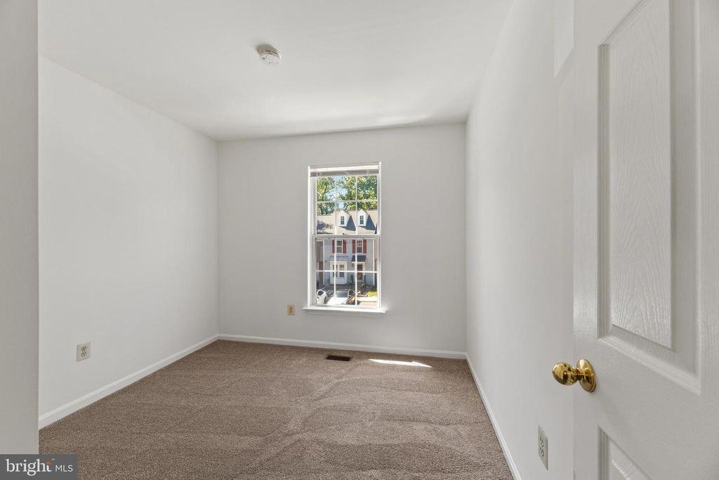 Image 16 of property listing at 700 LIONS GATE LN, Odenton, MD 21113