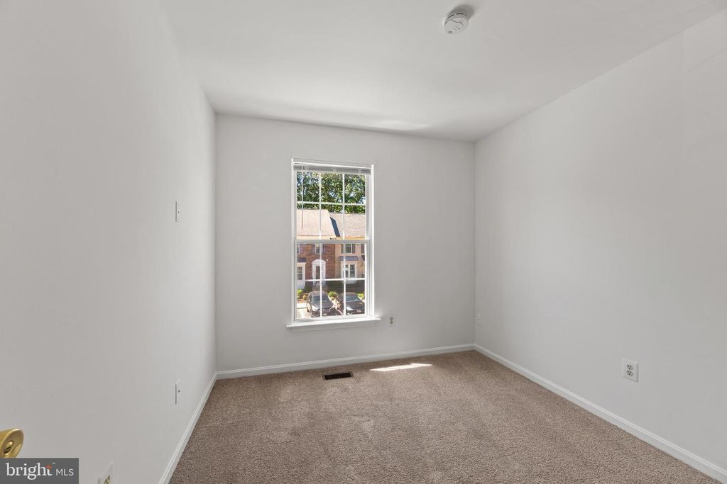 Image 18 of property listing at 700 LIONS GATE LN, Odenton, MD 21113