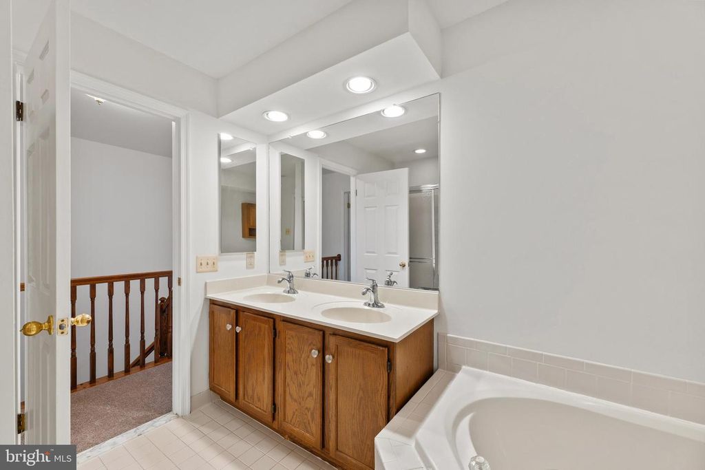 Image 21 of property listing at 700 LIONS GATE LN, Odenton, MD 21113