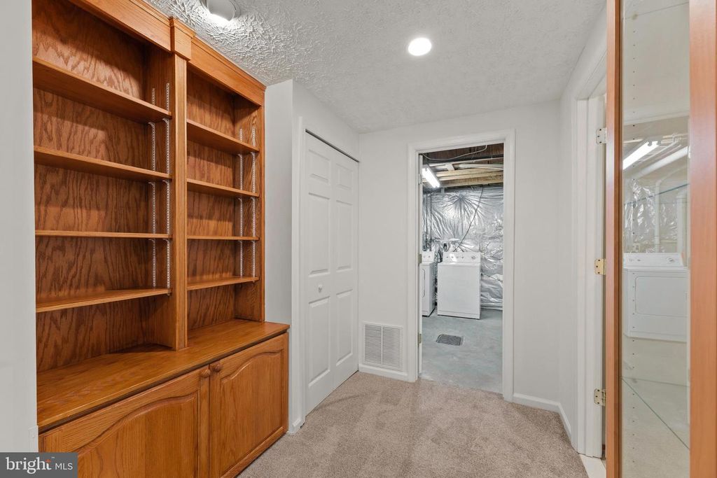 Image 28 of property listing at 700 LIONS GATE LN, Odenton, MD 21113