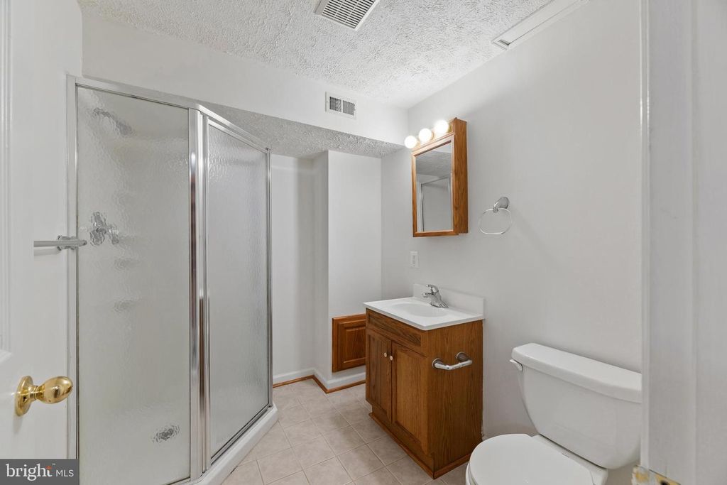 Image 29 of property listing at 700 LIONS GATE LN, Odenton, MD 21113