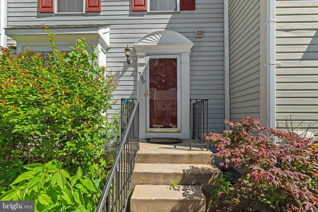 Image 3 of property listing at 700 LIONS GATE LN, Odenton, MD 21113