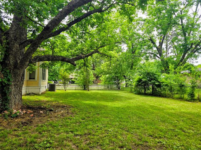 324 E Liberty Street, Pilot Point, TX 76258