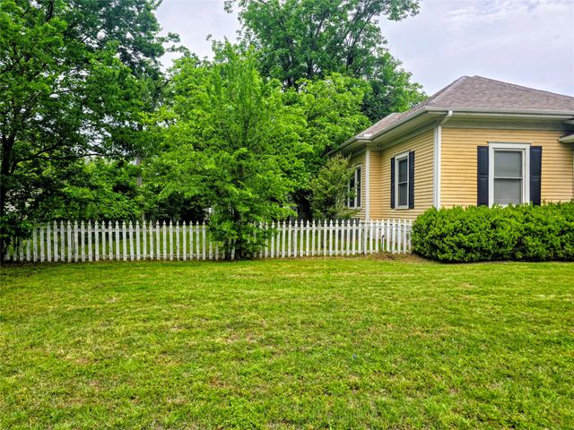 324 E Liberty Street, Pilot Point, TX 76258