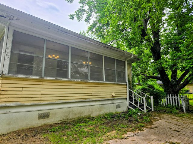 324 E Liberty Street, Pilot Point, TX 76258