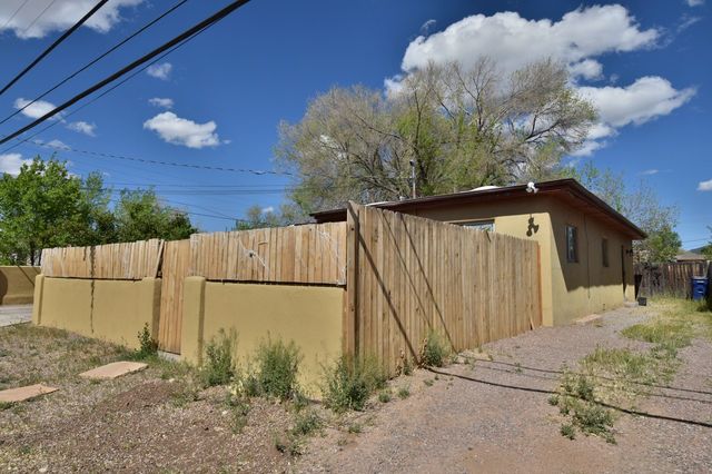 1607 5th Street, Santa Fe, NM 87505
