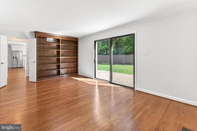 6294 DUNAWAY CT, Mclean, VA 22101