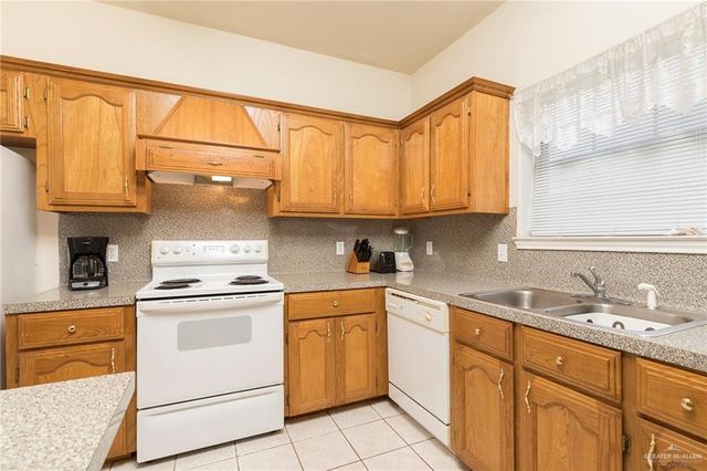 2707 N Charleston Lane, Pharr, TX 78577