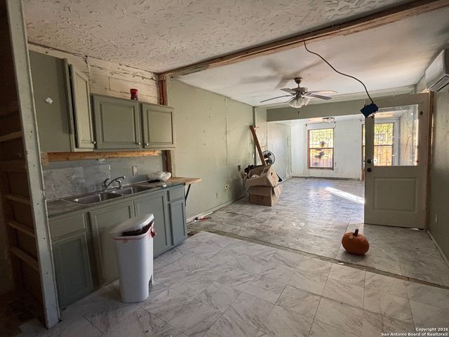 1708 Montezuma, San Antonio, TX 78207