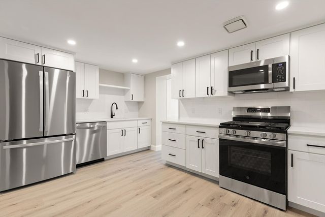 100 Place Ln 169, Woburn, MA 01801