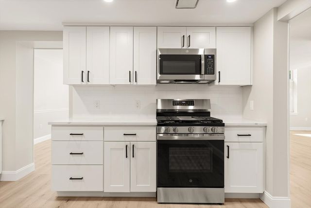 100 Place Ln 169, Woburn, MA 01801