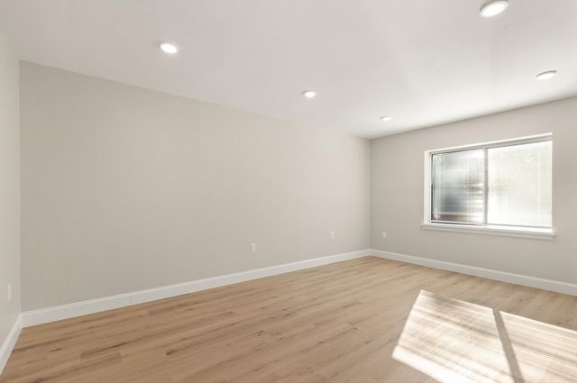 100 Place Ln 169, Woburn, MA 01801