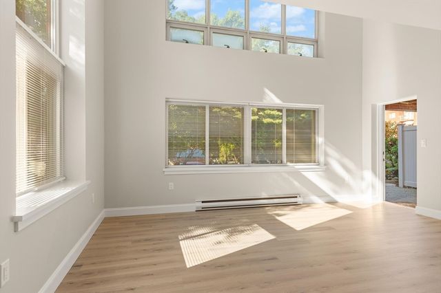 100 Place Ln 169, Woburn, MA 01801