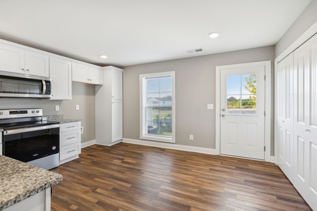 906 Sutton Cv, Columbia, TN 38401
