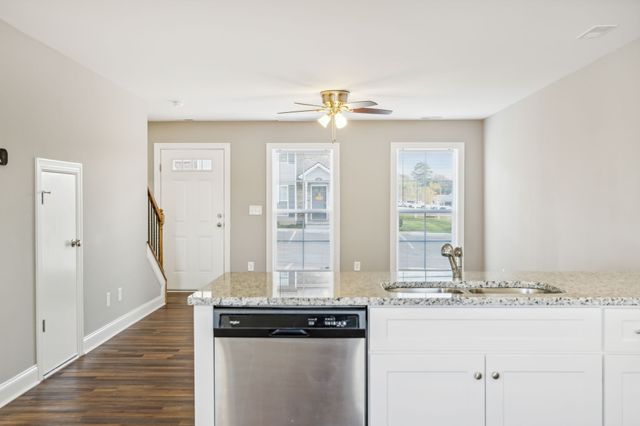 906 Sutton Cv, Columbia, TN 38401