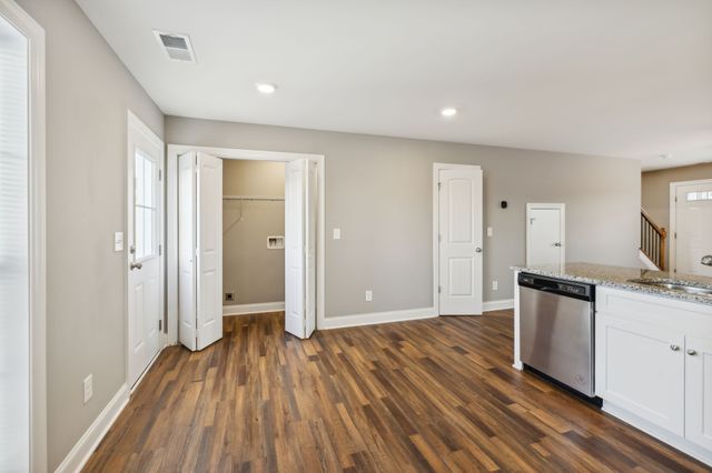 906 Sutton Cv, Columbia, TN 38401