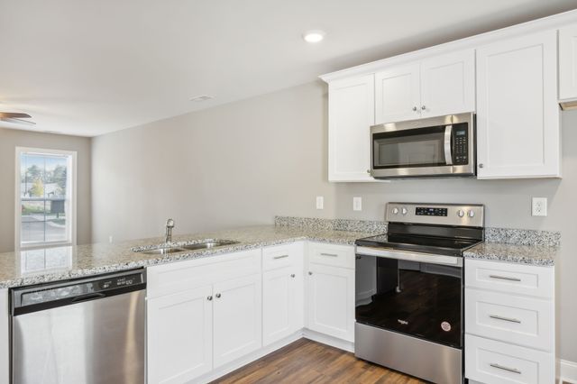 906 Sutton Cv, Columbia, TN 38401