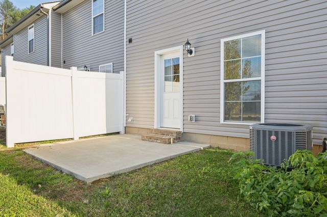 906 Sutton Cv, Columbia, TN 38401