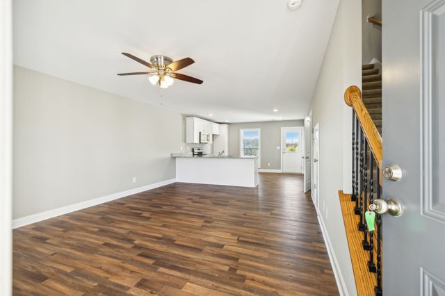 906 Sutton Cv, Columbia, TN 38401